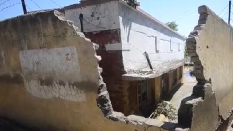 Pakistan’da şiddetli yağışlar evleri çökertti: 10 ölü